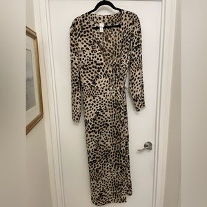 H&M leopard print wrap dress - Size Large